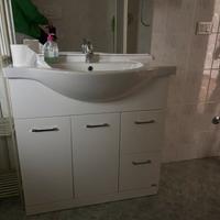 Mobile bagno con lavabo