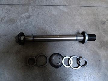 perno forcellone posteriore moto