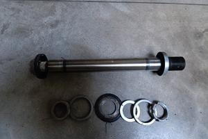 perno forcellone posteriore moto