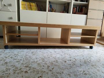 mobile TV Ikea con ruote