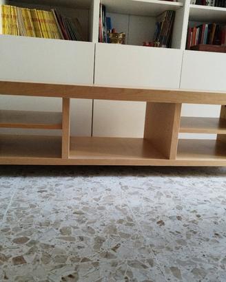 mobile TV Ikea con ruote