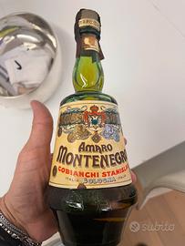 Bottiglia da collezione Amaro Montenegro Vintage".