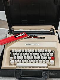 Macchina da scrivere Olivetti Lettera 35