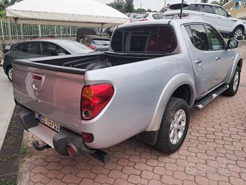 MITSUBISHI L200 d.c. 180 cv, gancio tr.