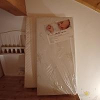 LETTINO CON SPONDA ABBASSABILE  E 2 MATERASSI