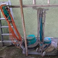 2 Spazzolatrici per pavimenti 