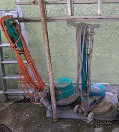 2 Spazzolatrici per pavimenti 