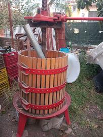 Pressa a leva per mosto