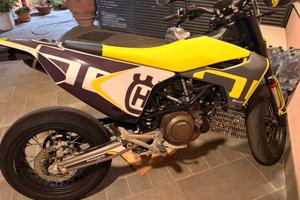 Husqvarna 701 supermoto Rotwailer