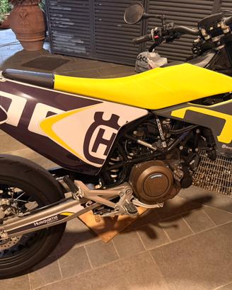 Husqvarna 701 supermoto