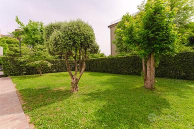 SPINEA ampia villa 2 livelli con scoperto S510
