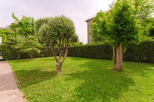 SPINEA ampia villa 2 livelli con scoperto S510