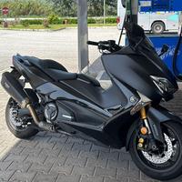 Yamaha TMax 530 Sx con scarico Akrapovic