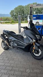 Yamaha TMax 530 Sx con scarico Akrapovic