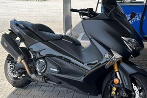 Yamaha TMax 530 Sx con scarico Akrapovic