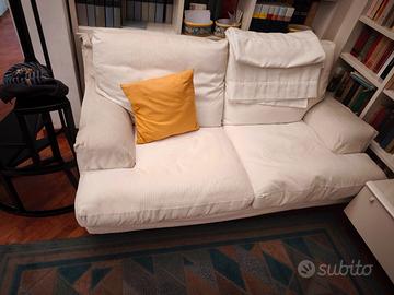 n. 2 divani bianchi uguali di qualità 