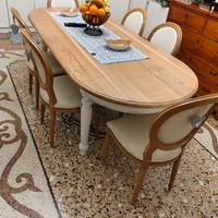 Sedie imbottite con medaglione bianco burro