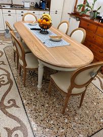 Sedie imbottite con medaglione bianco burro