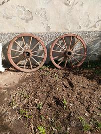 ruote di carro in legno.