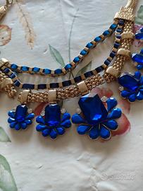 collana gemme blu e dettagli oro