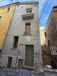2 LOCALI A VENAFRO