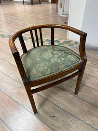 Sedia antica in Legno con decorazioni