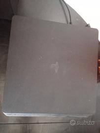 PlayStation 4 slim, volante Ferrari e giochi 