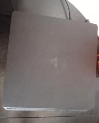 PlayStation 4 slim, volante Ferrari e giochi 