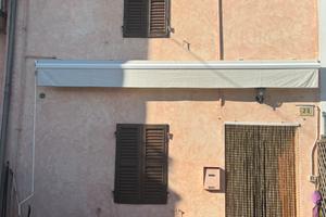 Casetta rustica indipendente su due livelli