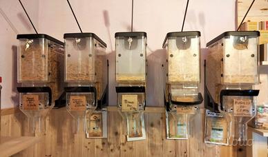 Quattro dispenser per cereali/legumi/croccantini