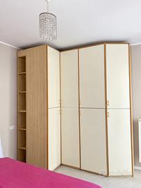 Armadio angolare con libreria