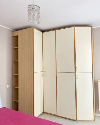 Armadio angolare con libreria