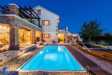 Piscina 8.20x3.70 [m] con impianto di filtrazione