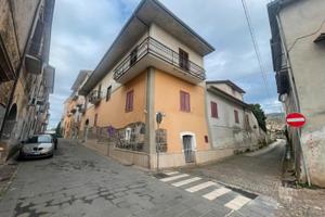 Soluzione indipendente con giardino - pastorano