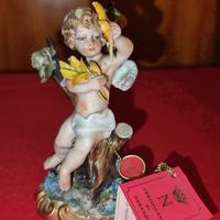 Puttino  in ceramica Capodimonte LA MEDEA