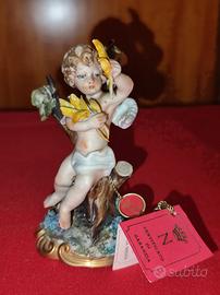 Puttino  in ceramica Capodimonte LA MEDEA