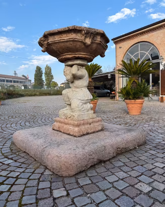 Scultura in marmo scolpita a mano