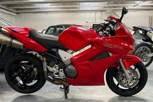 Honda VFR 800 - 2003 Red