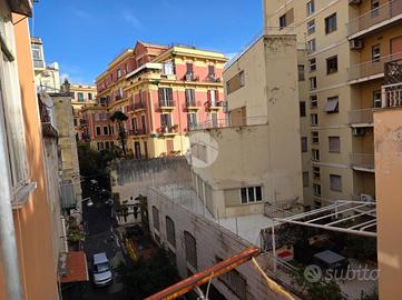 2 LOCALI A NAPOLI