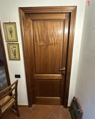7 porte artigianali in legno di noce
