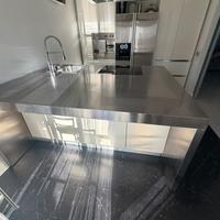 Cucina con isola G&D con elettrodomestici