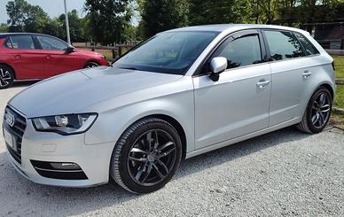 AUDI A3 SPB 1.6 Tdi 105 CV Ambition