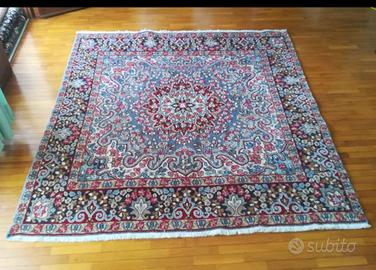 Tappeto persiano quadrato