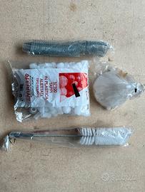 Lotto tappi plastica e spazzole