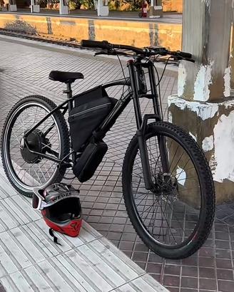 E bike motore 2000w 52v  e batteria 52 v 35 ah