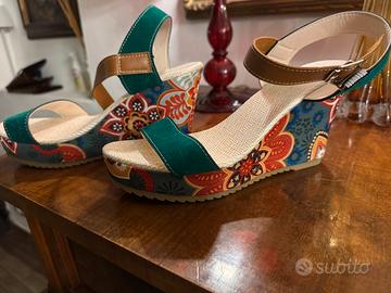 Sandali con zeppa usati una volta