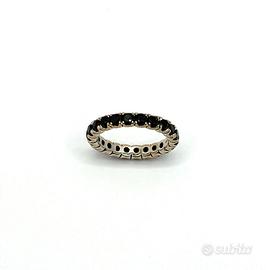Anello eternity oro bianco e diamanti