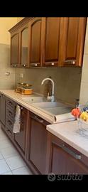 Cucina con lavello senza piano cottura