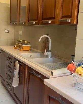 Cucina con lavello senza piano cottura