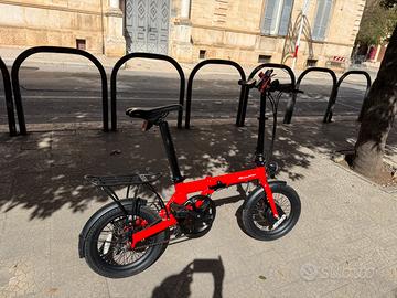 Bicicletta pieghevole a pedalata assistita